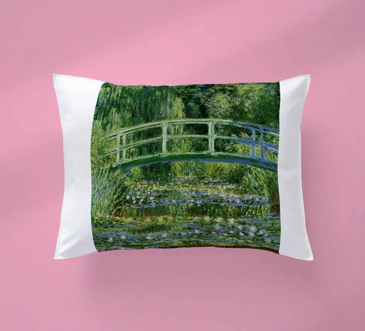 giardino con ponte curvo sullo stagno e ninfee cuscino da SMG Store
