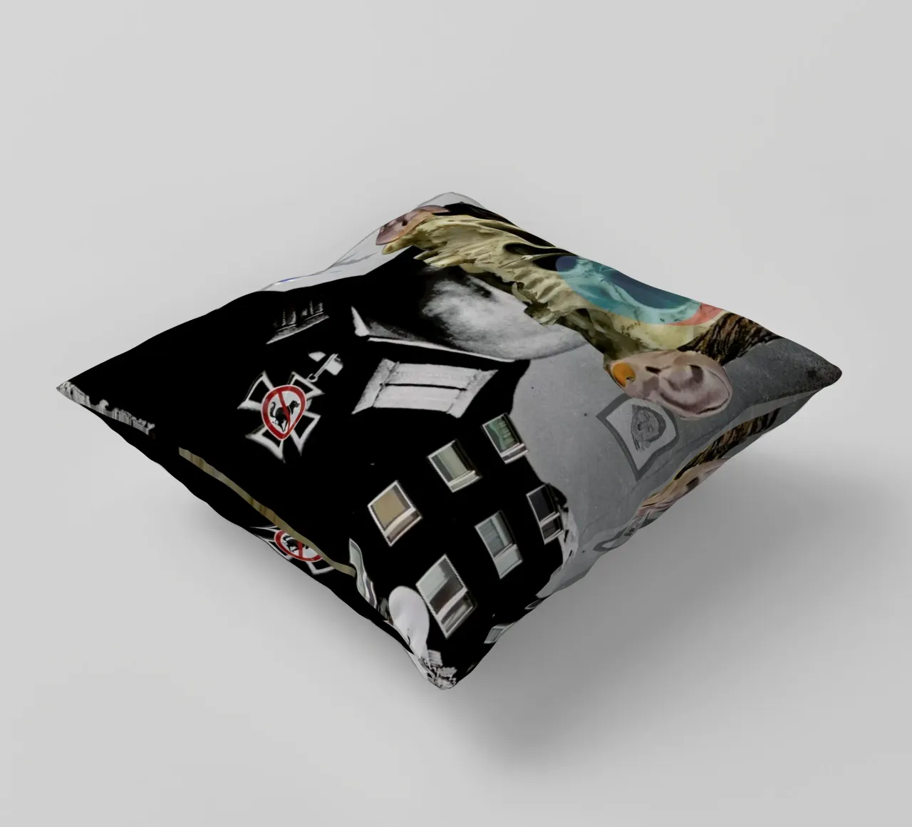 War Collage 2 coussin de Marko Köppe
