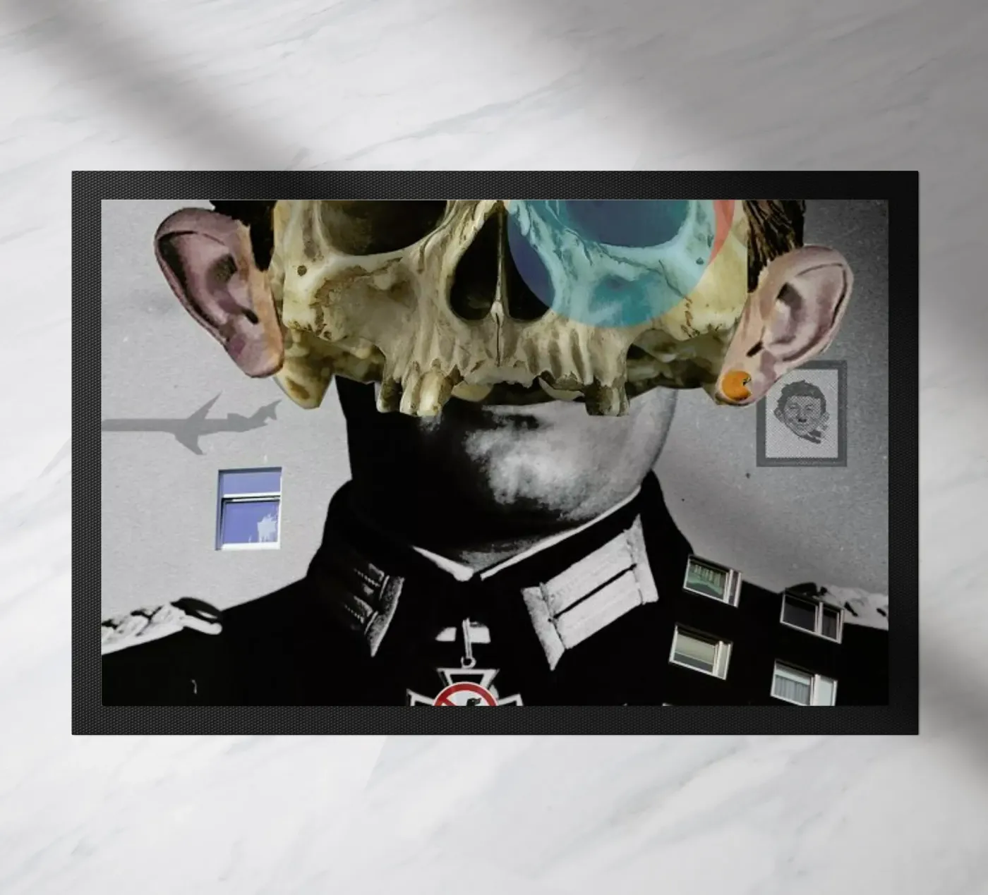 War Collage 2 paillasson de Marko Köppe