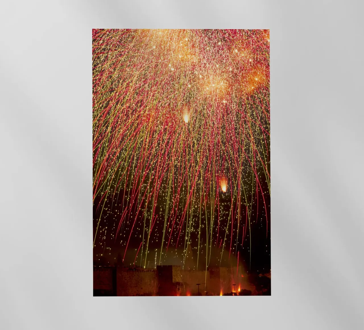 Fuochi d'artificio su Gerusalemme II pellicola backlit da Tal Paz-Fridman