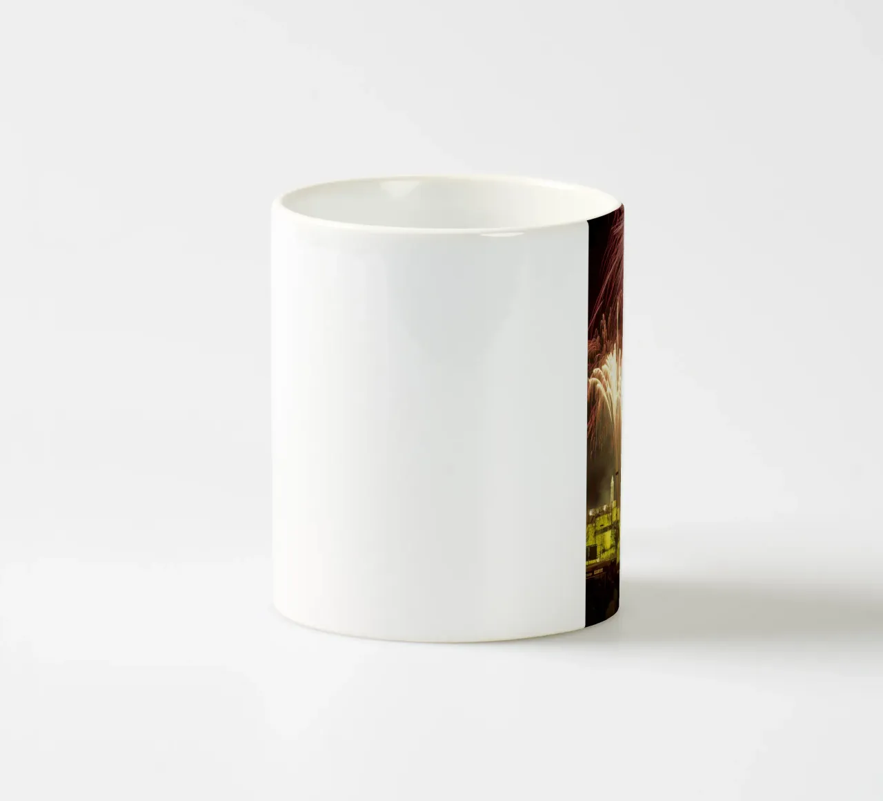 Fuochi d'artificio su Gerusalemme I tazza in ceramica da Tal Paz-Fridman