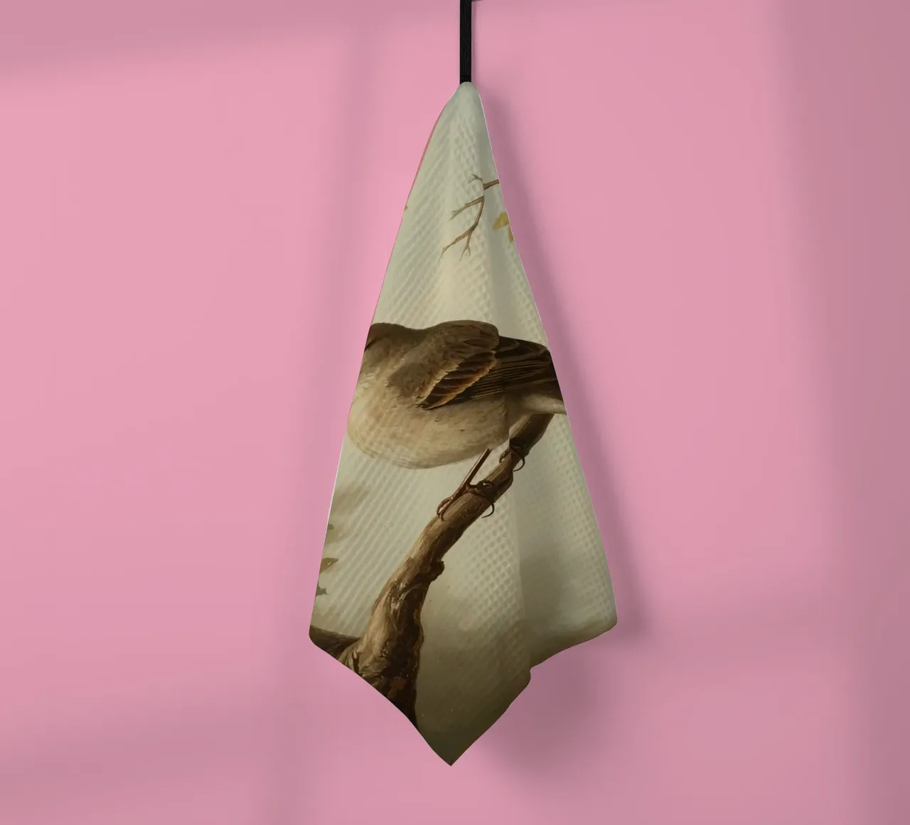 Sperling auf einem Zweig mit weichen Blättern in einer ruhigen Geschirrtuch von DesignDoodle