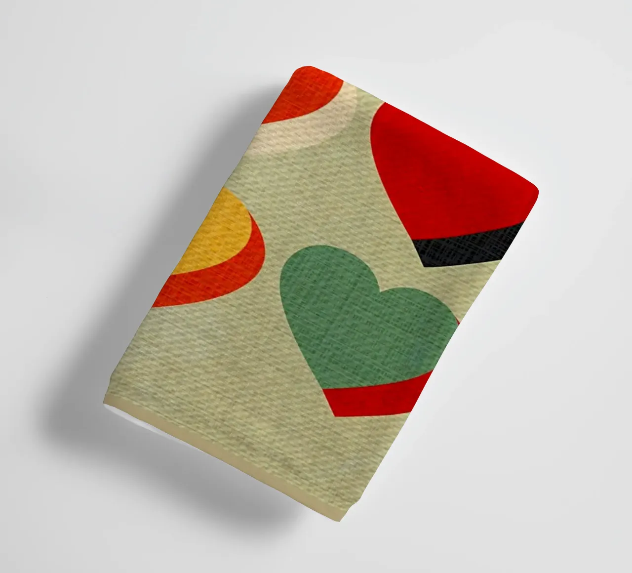 Retro Heart Pattern Bauhaus Style Handtuch von CourtneyStudio