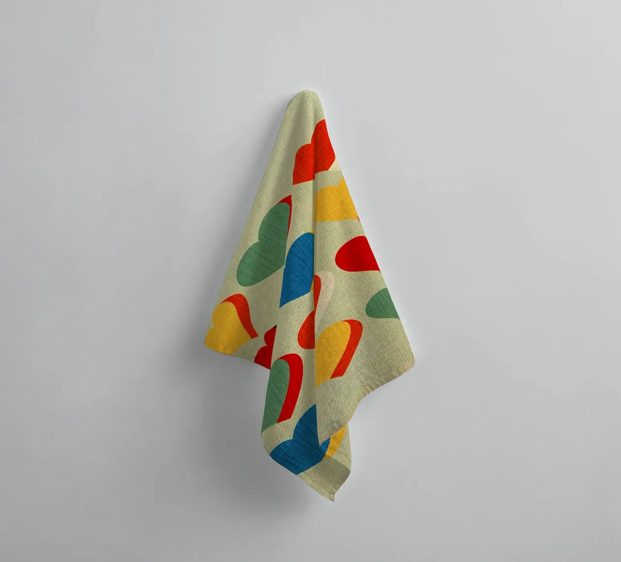 Retro Heart Pattern Bauhaus Style Handtuch von CourtneyStudio