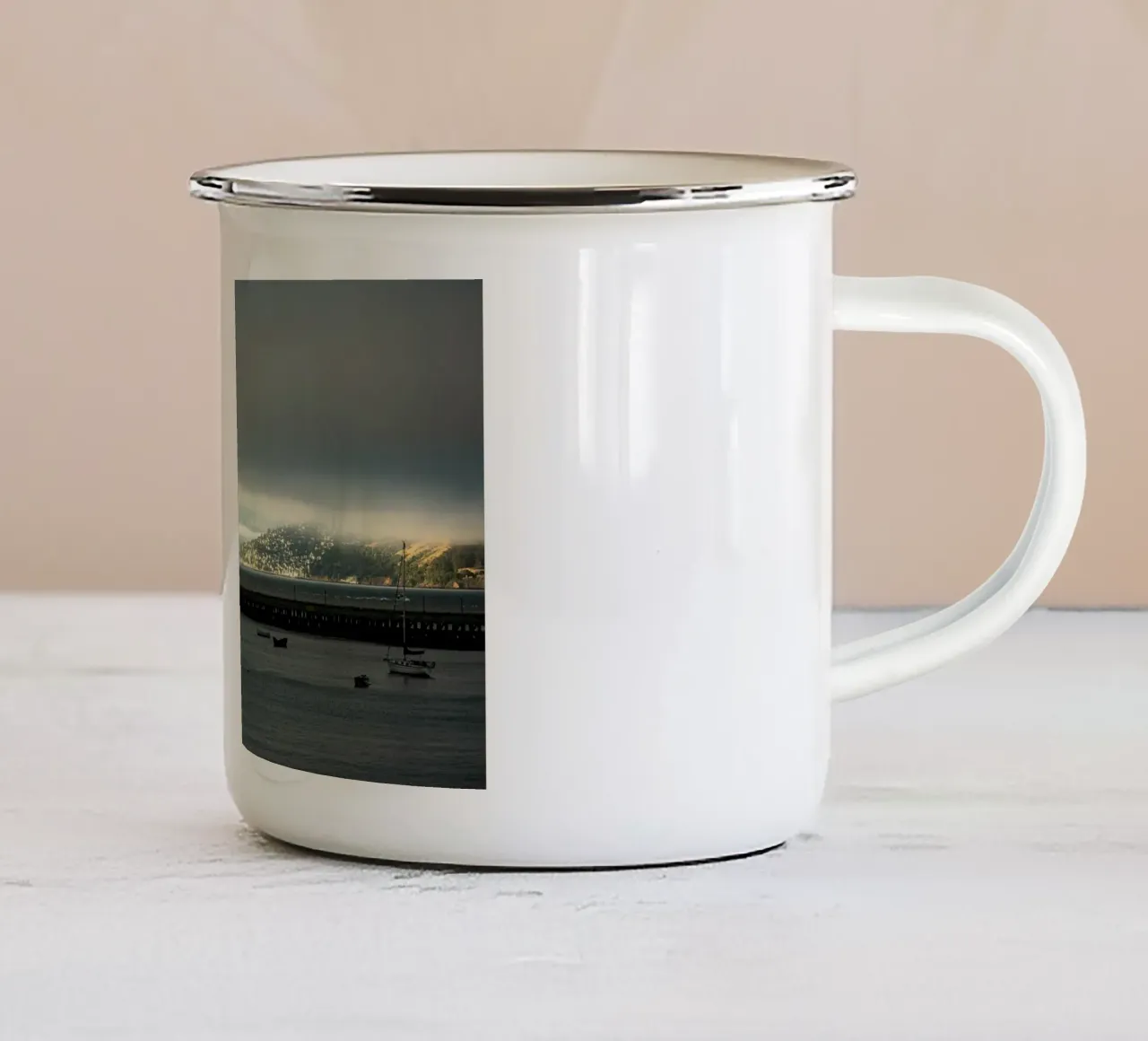 molo oceanico tazza in smalto da Earthly Visions