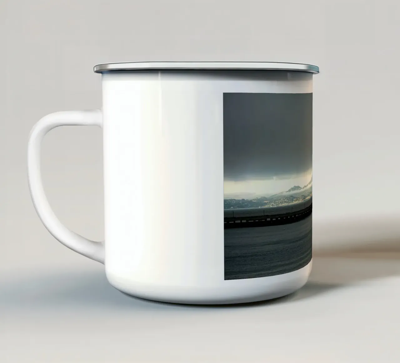molo oceanico tazza in smalto da Earthly Visions