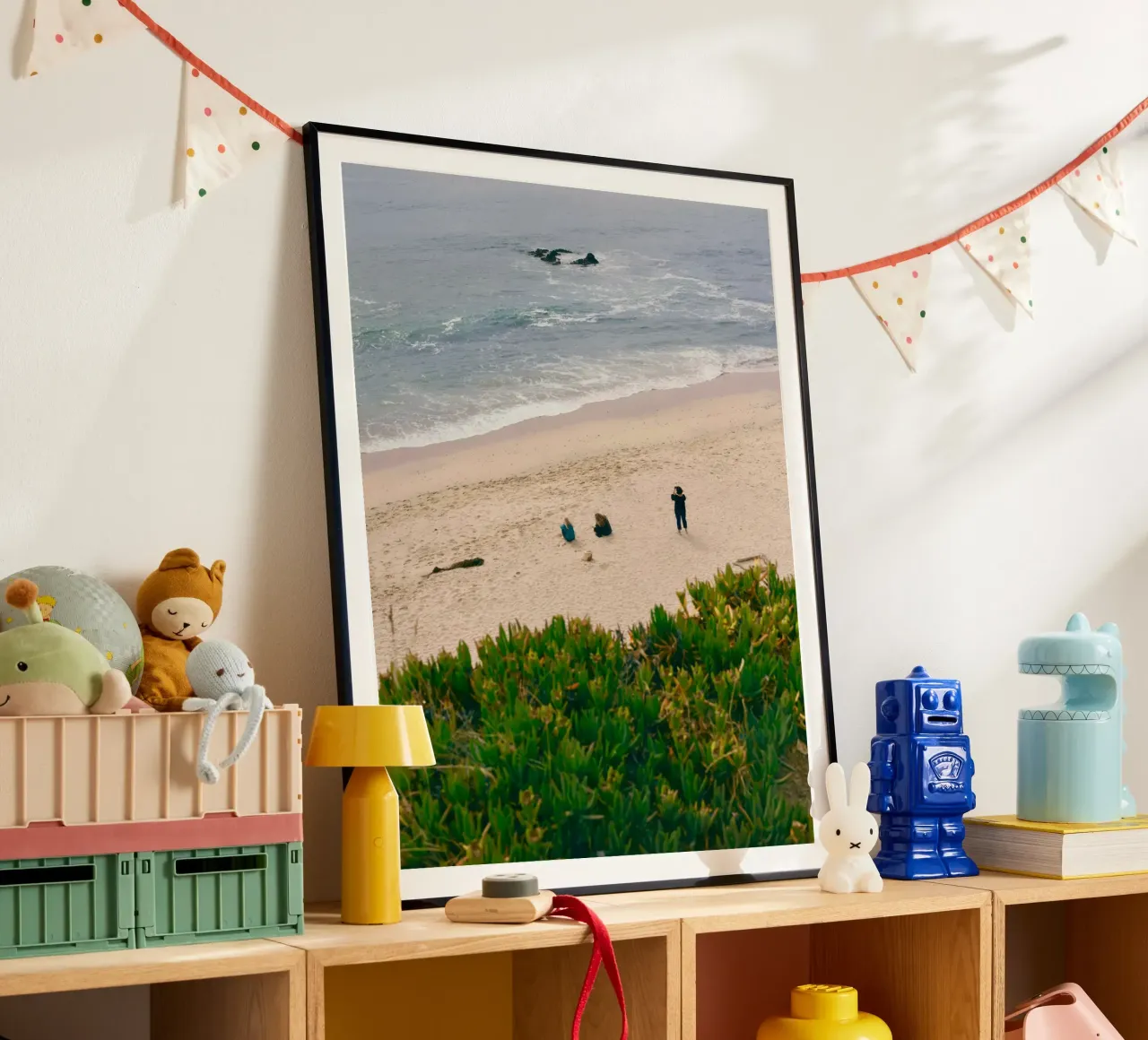 spiaggia oceano poster con telaio in legno da Earthly Visions