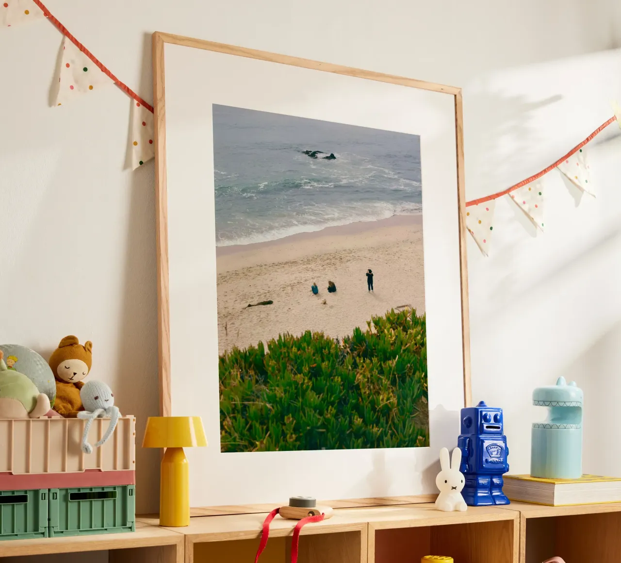 spiaggia oceano poster con telaio in legno da Earthly Visions