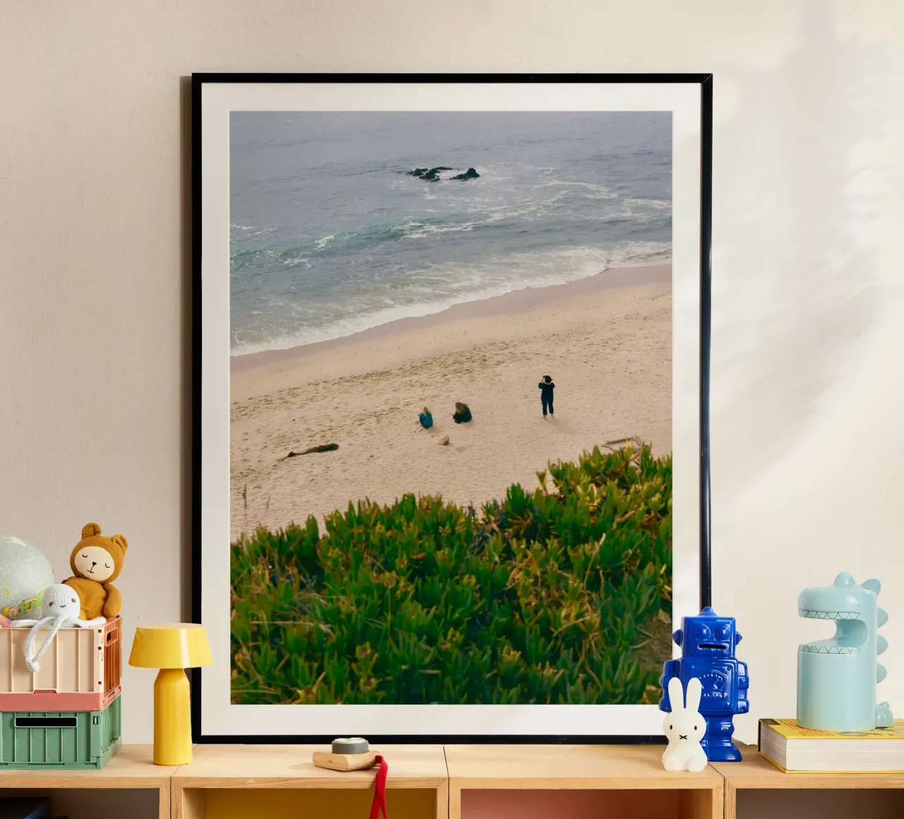 spiaggia oceano poster con telaio in legno da Earthly Visions