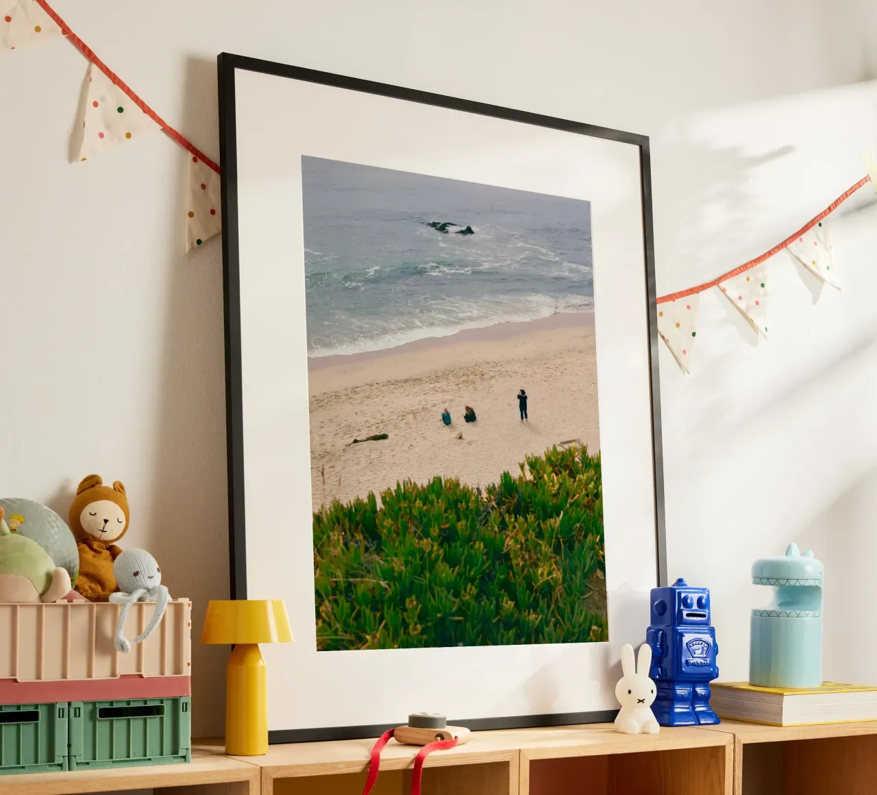 spiaggia oceano poster con telaio in legno da Earthly Visions