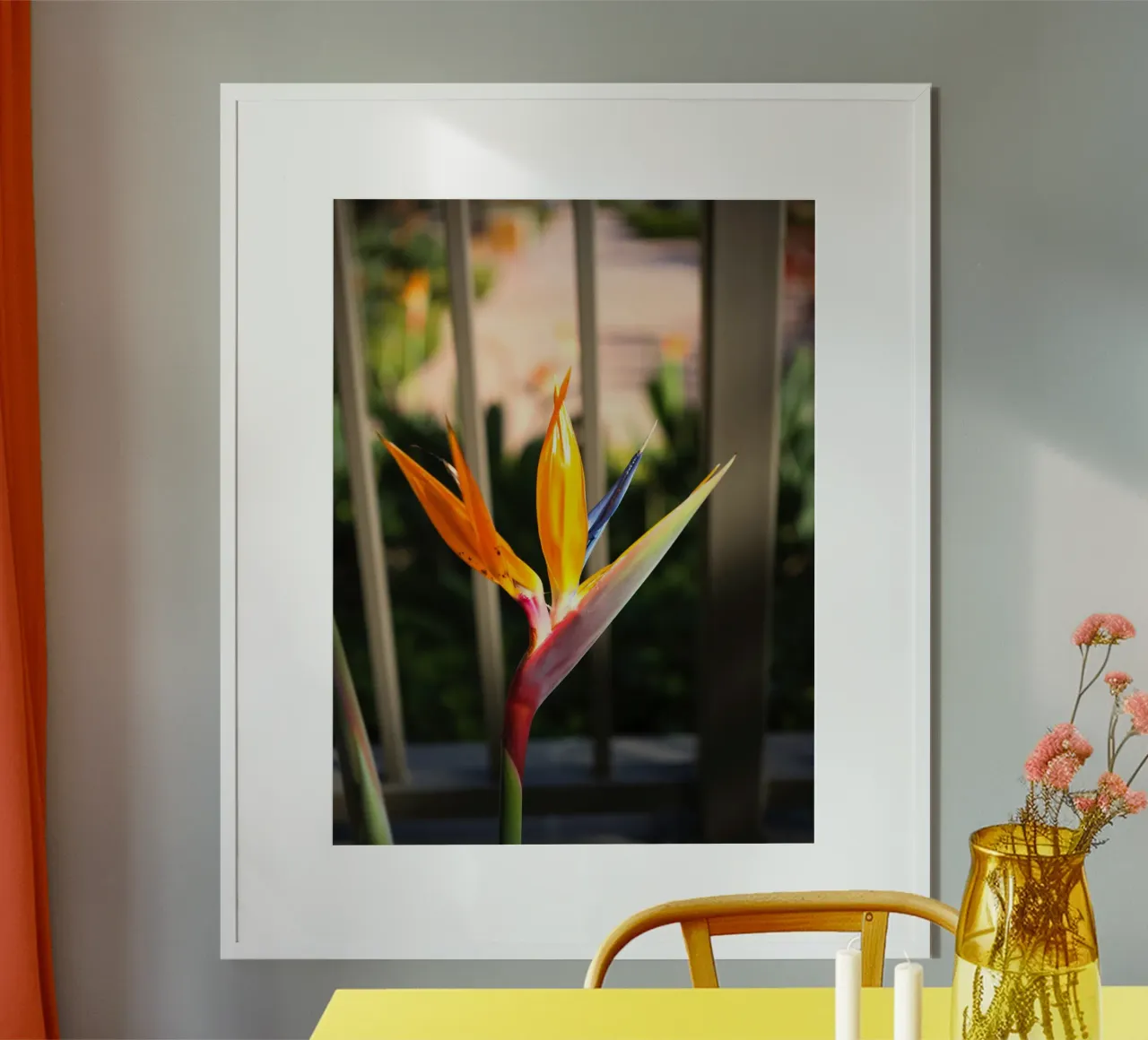 fiore dell'uccello del paradiso poster con telaio in alluminio da Earthly Visions