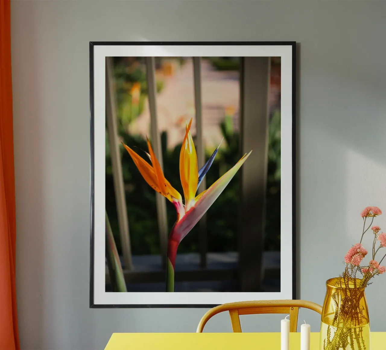 fiore dell'uccello del paradiso poster con telaio in alluminio da Earthly Visions