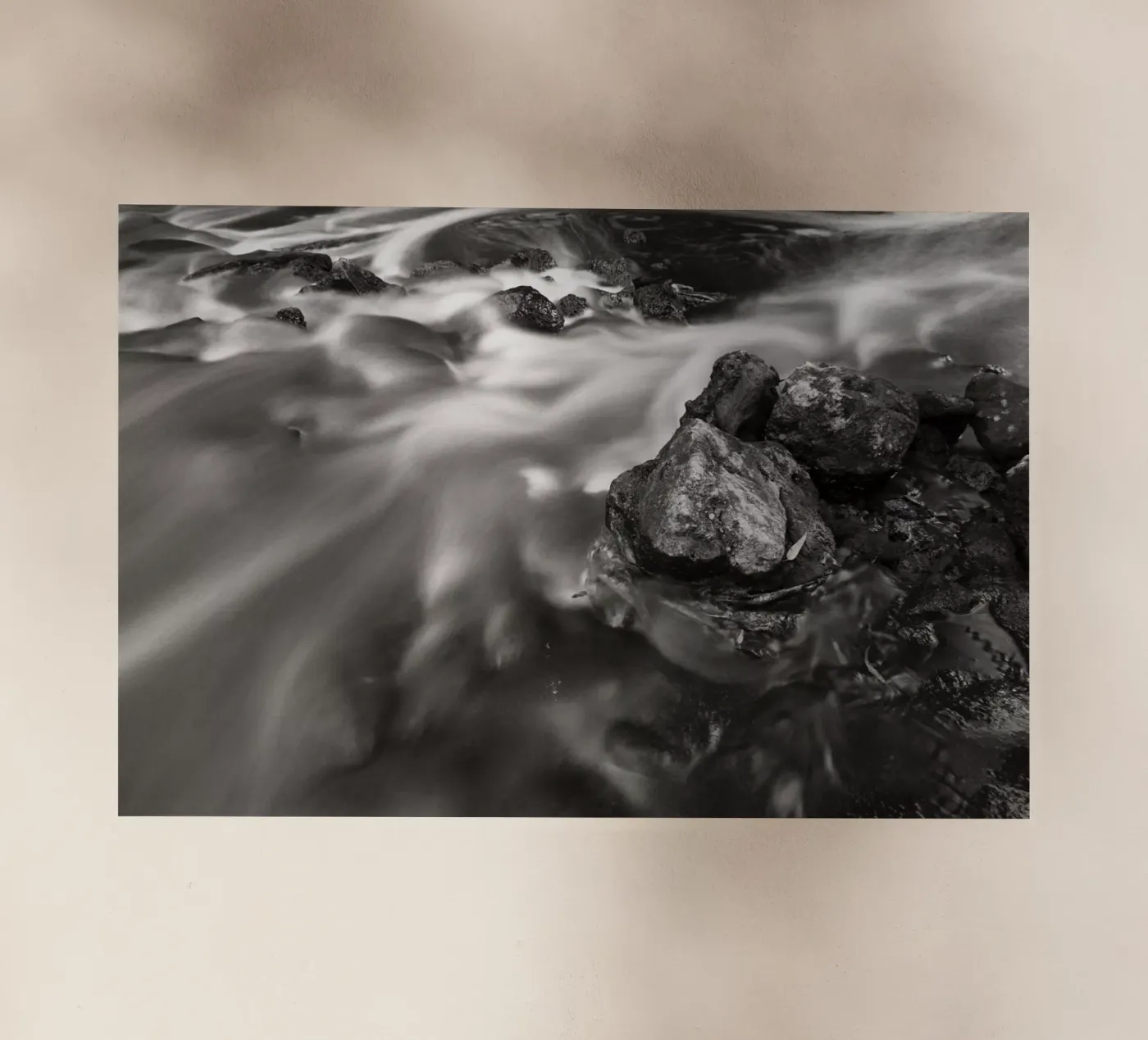 Il flusso pellicola backlit da Tal Paz-Fridman