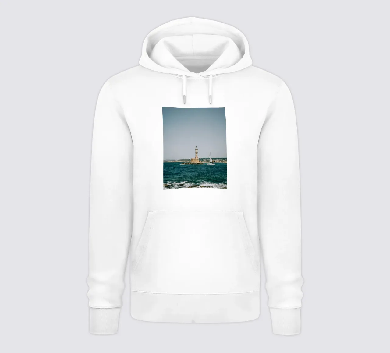 Faro a Creta con barca a vela | Vista mare Grecia felpa con cappuccio da Bold and Retro