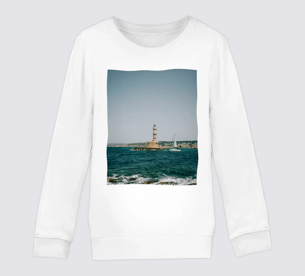Phare en Crète avec voilier | Vue sur la mer Grèce sweat enfant de Bold and Retro