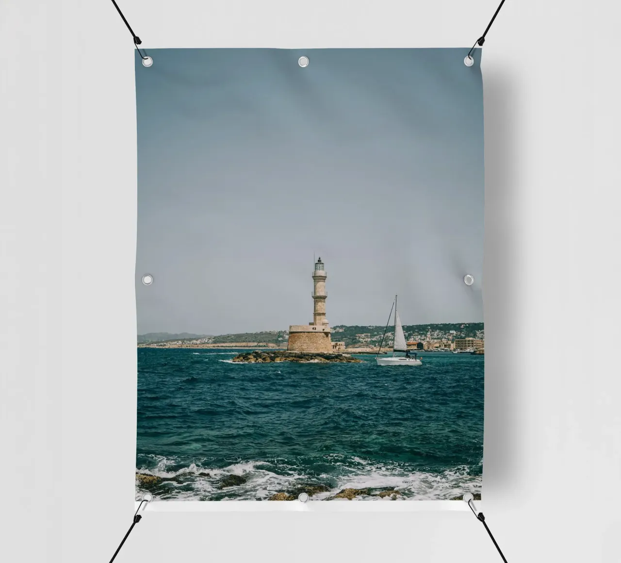 Phare en Crète avec voilier | Vue sur la mer Grèce bâche pvc de Bold and Retro