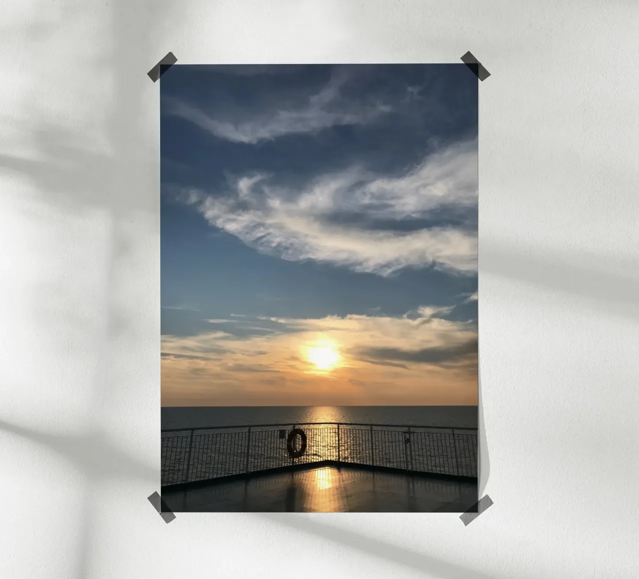 Horizon Glow - Traghetto tra la Grecia e l'Italia poster con telaio in plastica da Roamance Studio