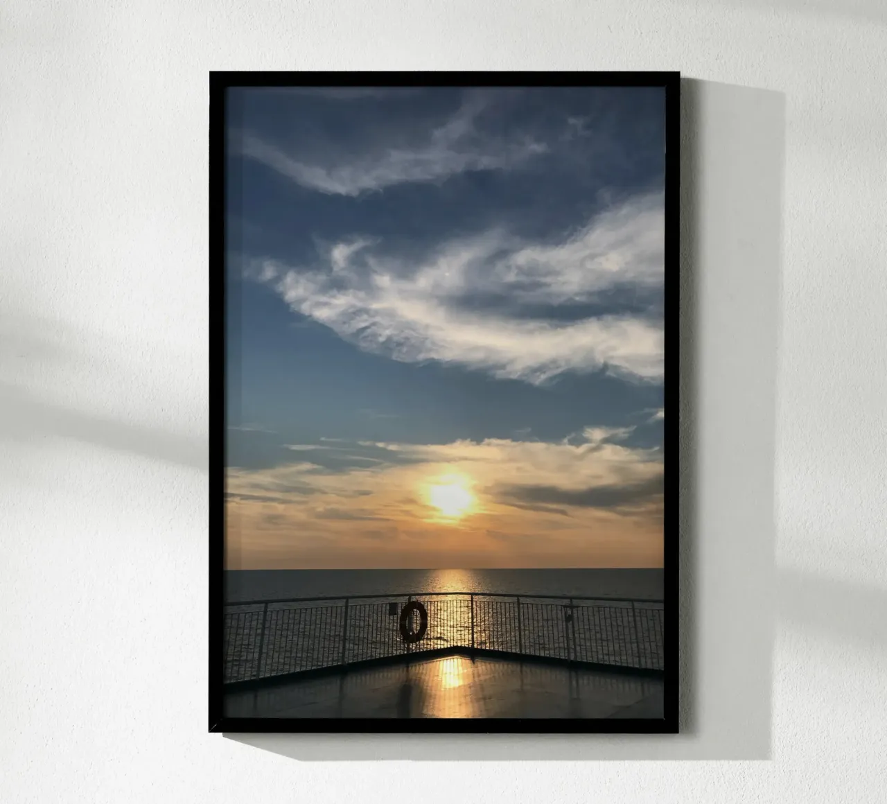 Horizon Glow - Traghetto tra la Grecia e l'Italia poster con telaio in plastica da Roamance Studio