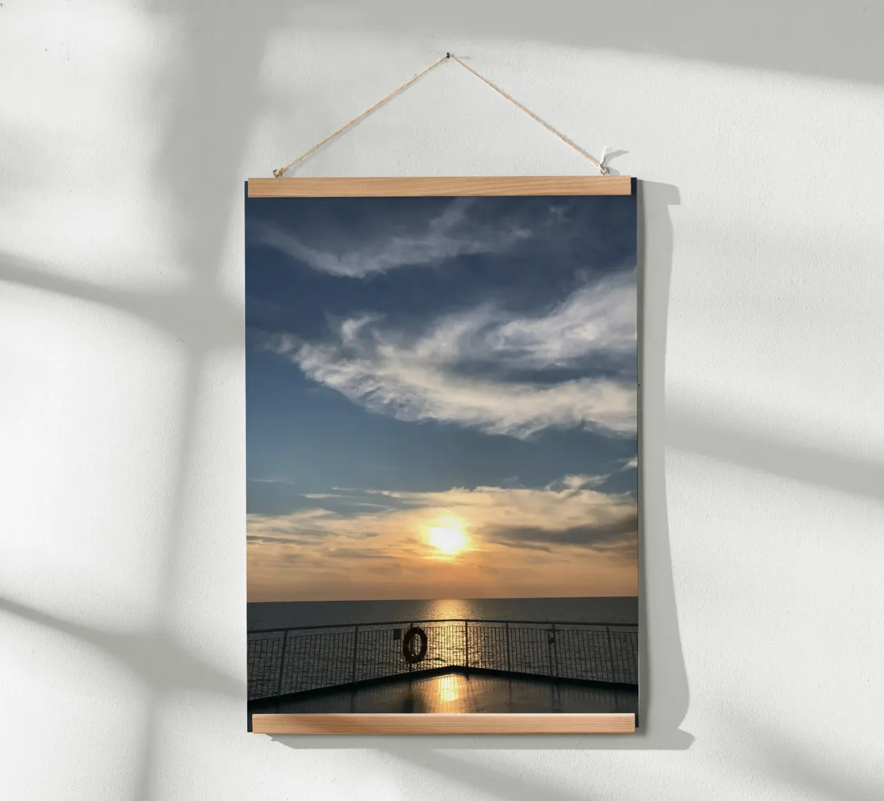 Horizon Glow - Traghetto tra la Grecia e l'Italia poster con telaio in plastica da Roamance Studio