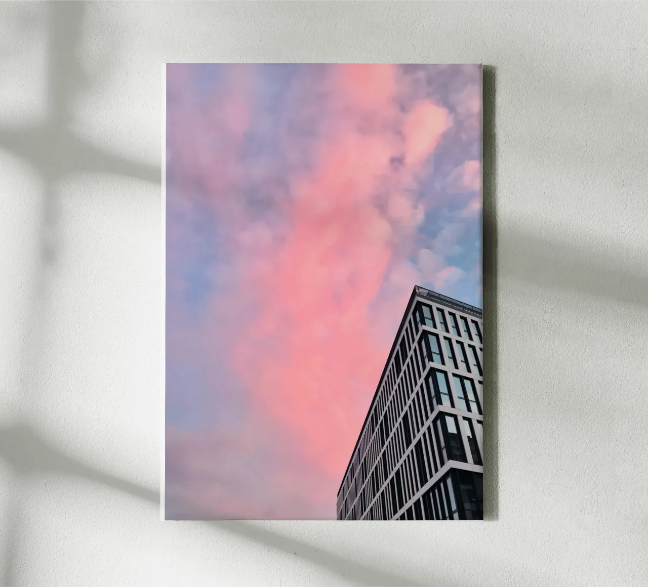 Pinksky - Biblioteca comunale di Stoccarda tela con Cornice a cassetta da Roamance Studio