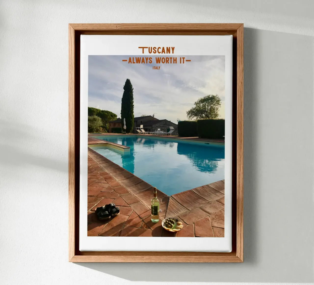 Am Pool in der Toskana, Italia tela con Cornice a cassetta da Roamance Studio