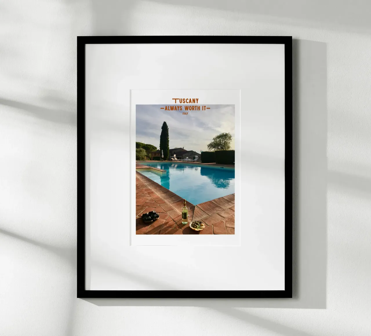 Am Pool in der Toskana, Italien Poster mit Aluminium Rahmen von Roamance Studio