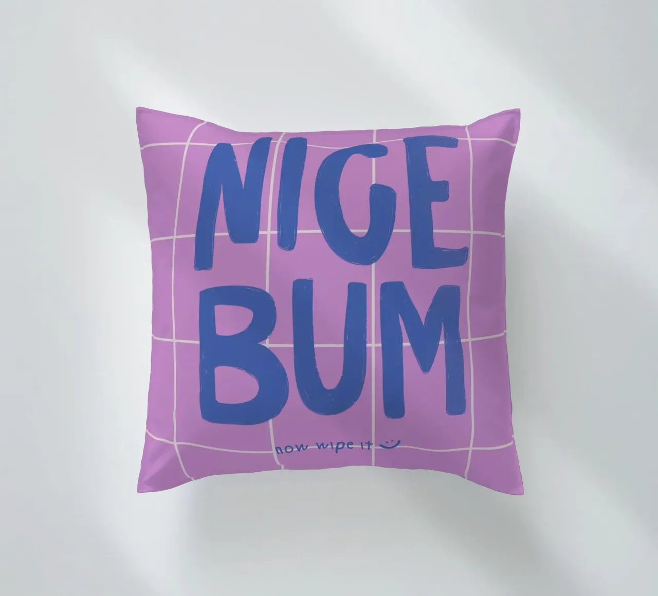 Nice Bum, Now Wipe It cuscino da Attaboy Dsgn