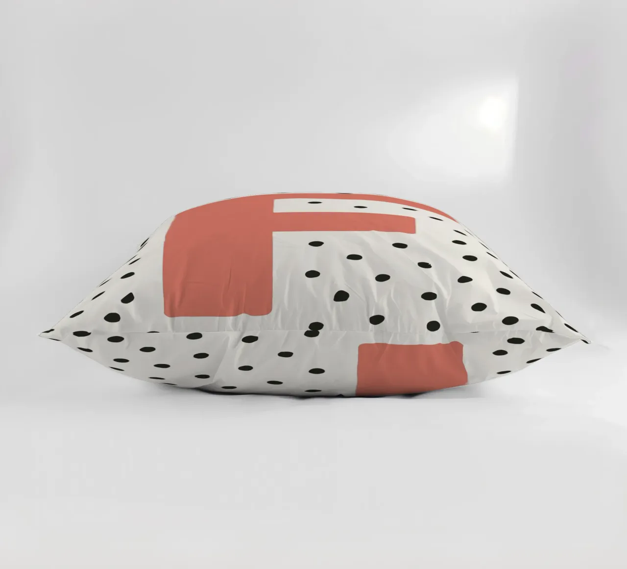 Iniziale F su motivo a pois - Stile scandinavo cuscino da KidzStudio