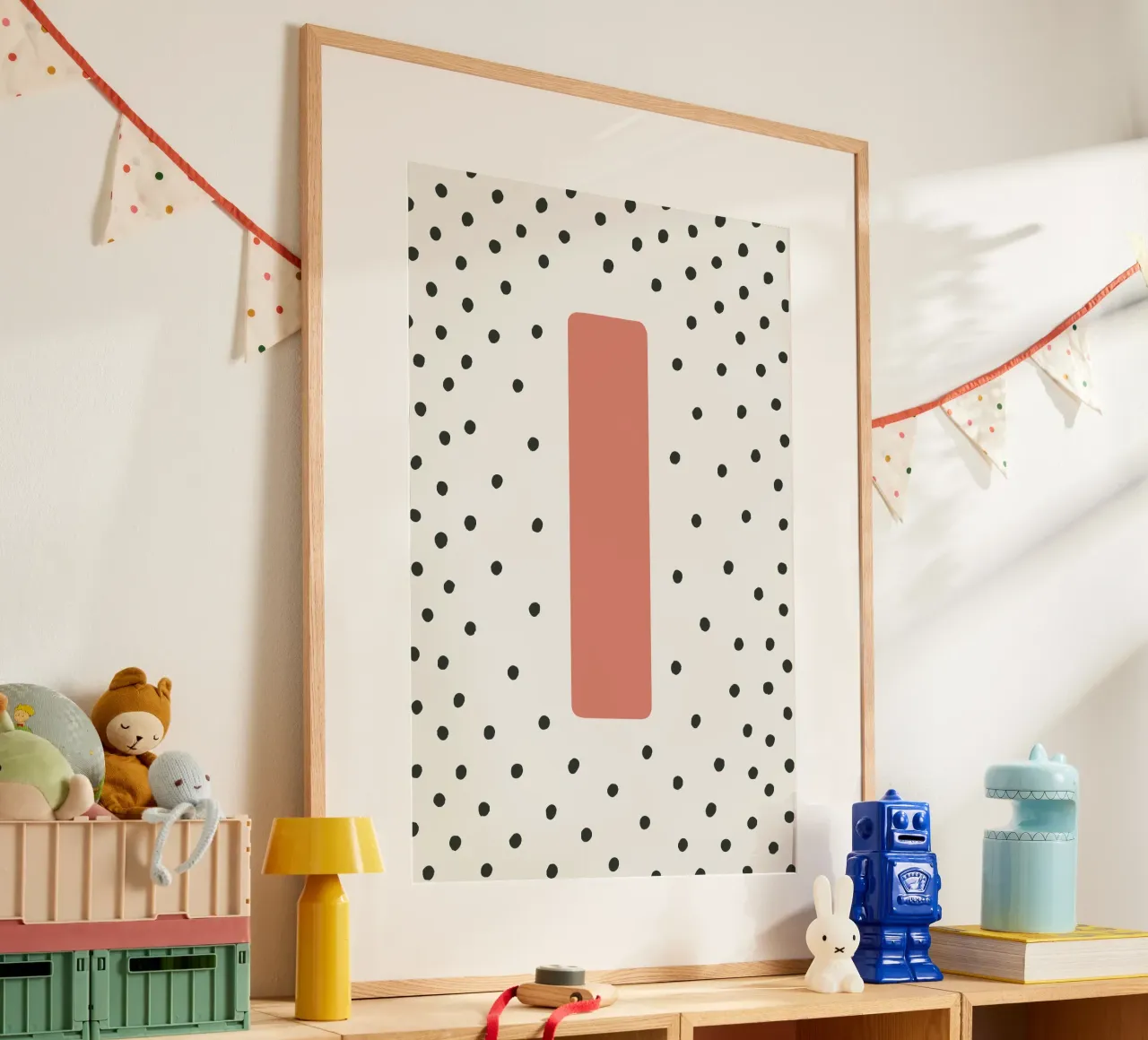 Initiale I sur motif à pois - style scandinave poster avec cadre en plastique de KidzStudio