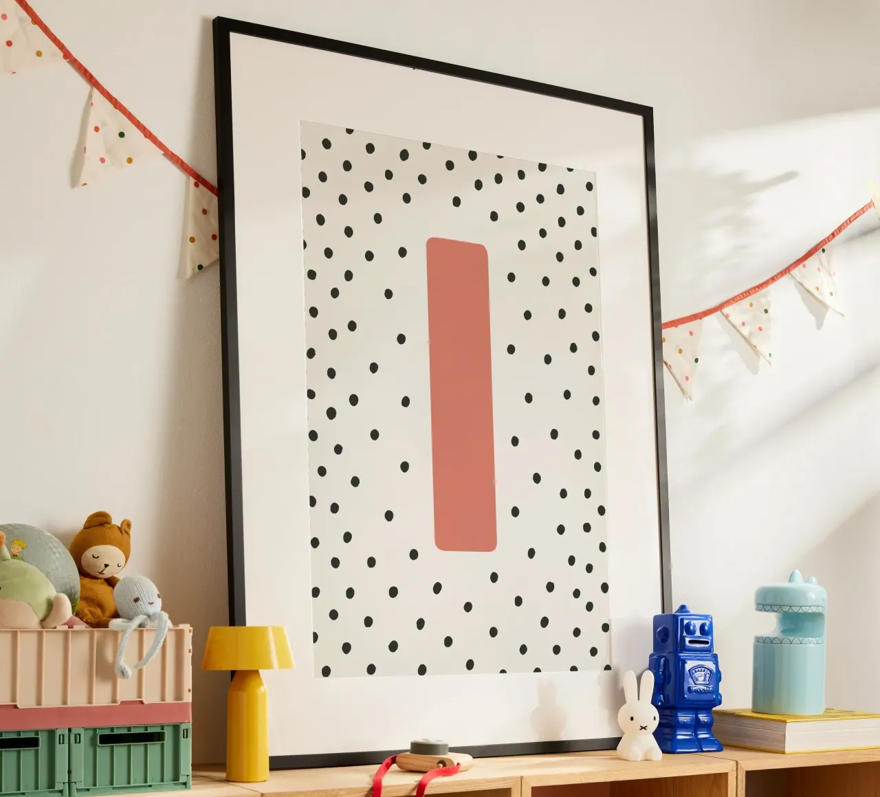 Initiale I sur motif à pois - style scandinave poster avec cadre en plastique de KidzStudio