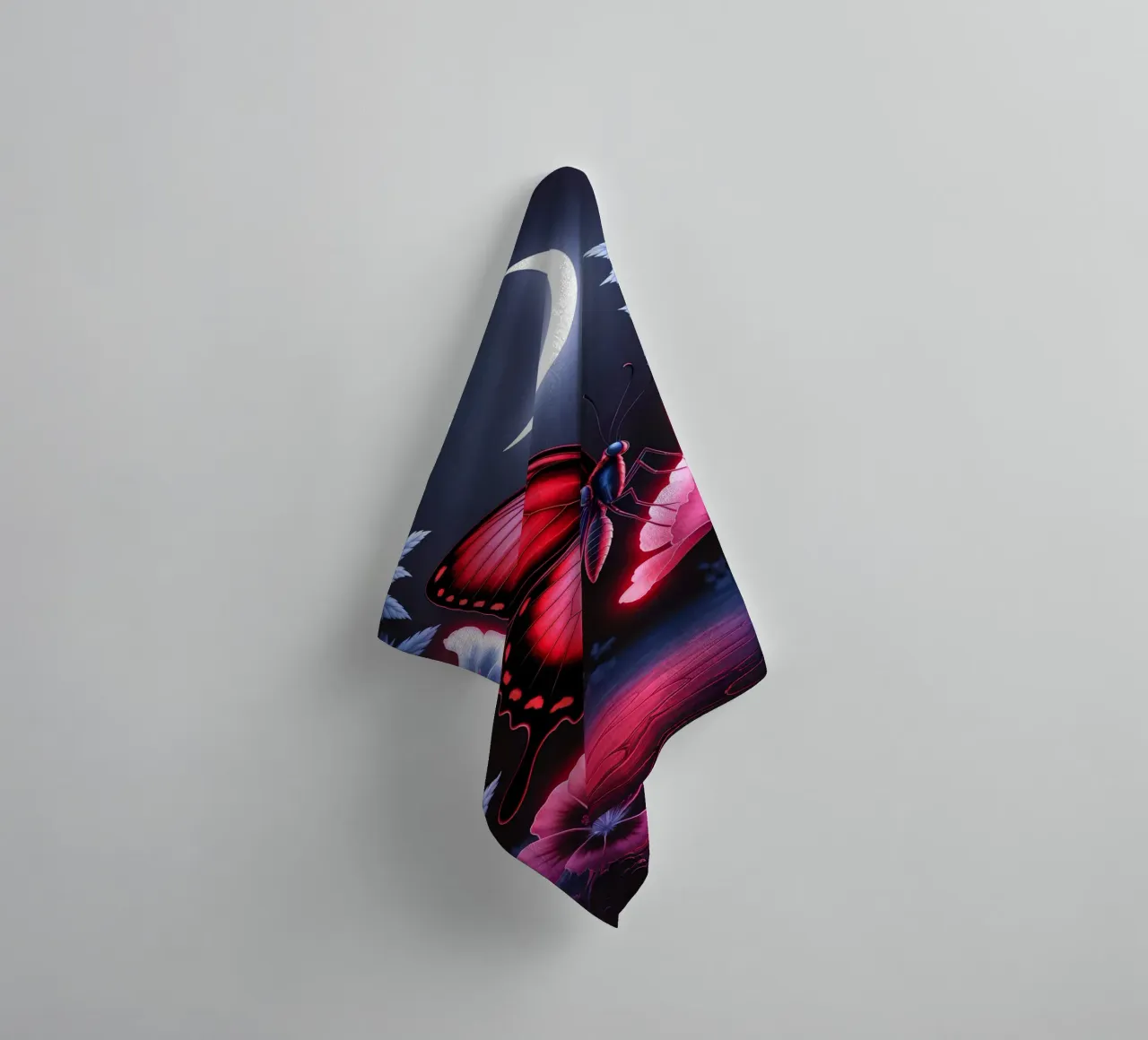 Midnight Bloom: Glowing Butterfly asciugamano da bagno da IMAGINE ART