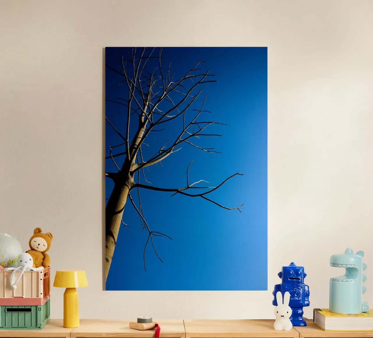 Albero nudo plexiglass da Tal Paz-Fridman