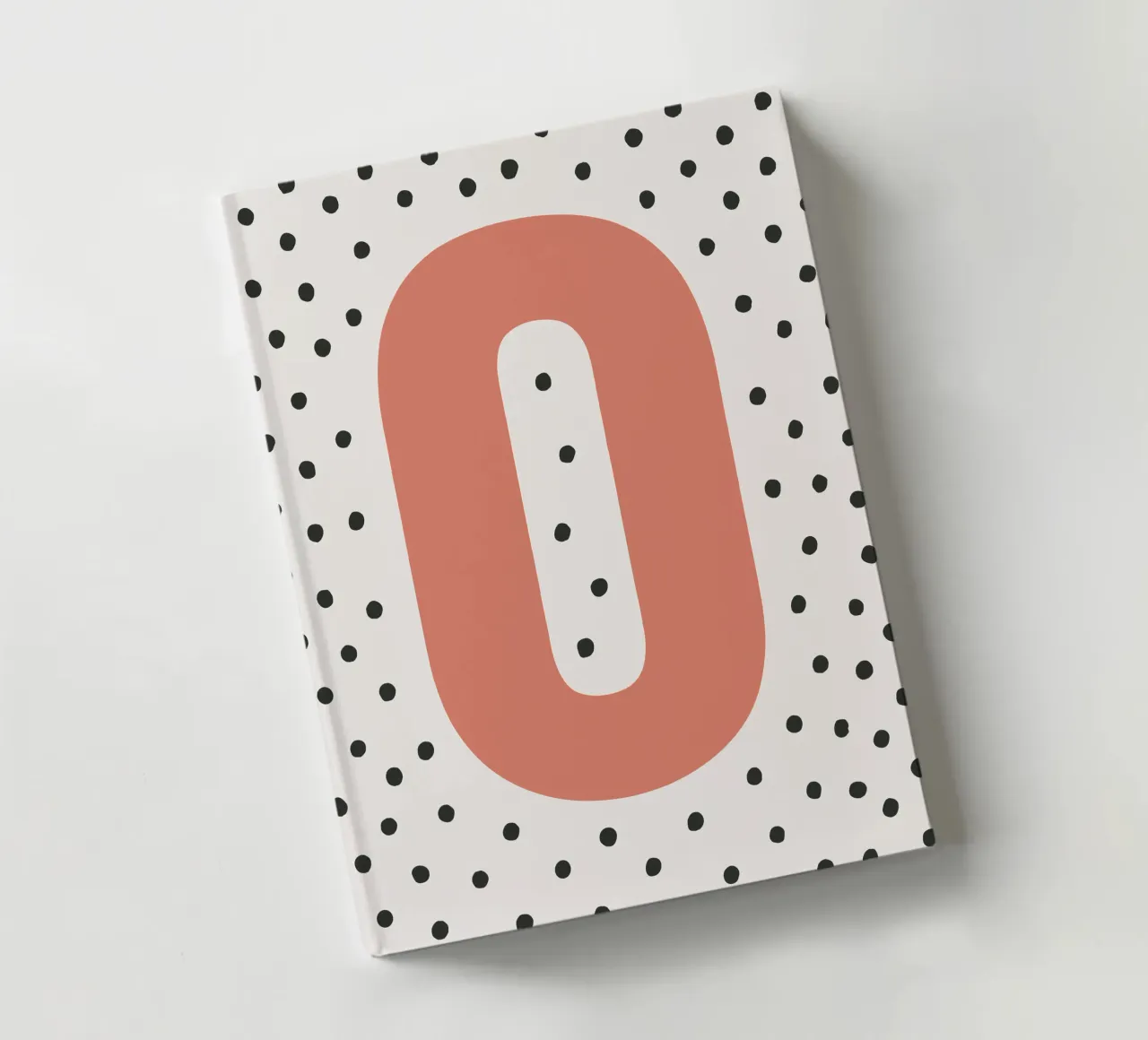 Initiale O sur motif à pois - style scandinave carnet de notes de KidzStudio