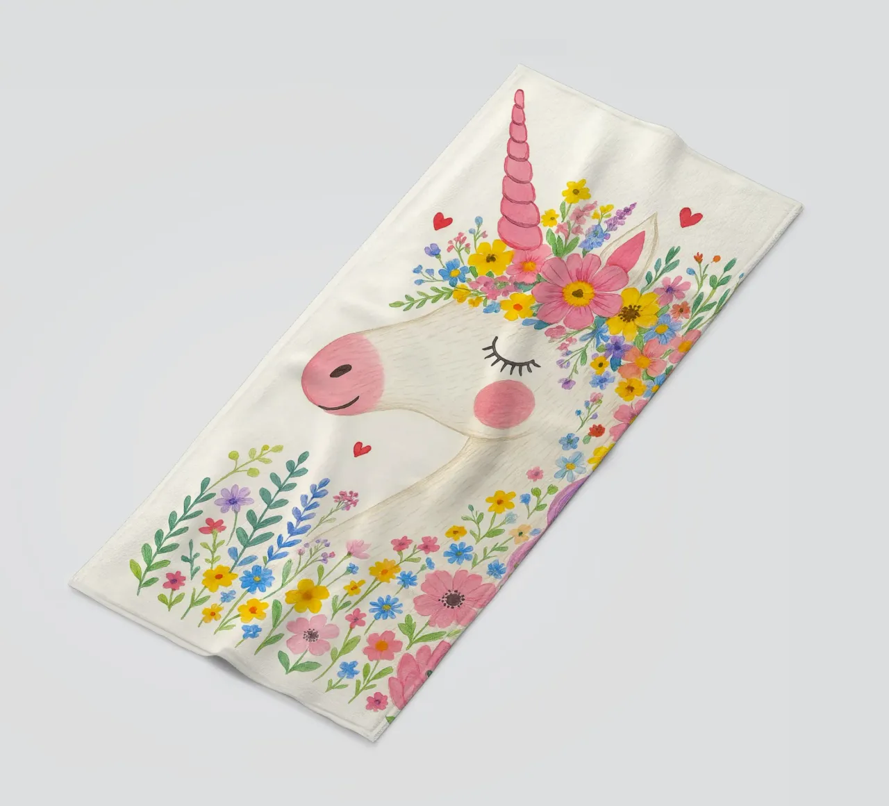 Blumen-Einhorn mit Herz – Zauberhaftes Kinderposter Strandtuch von KidzStudio