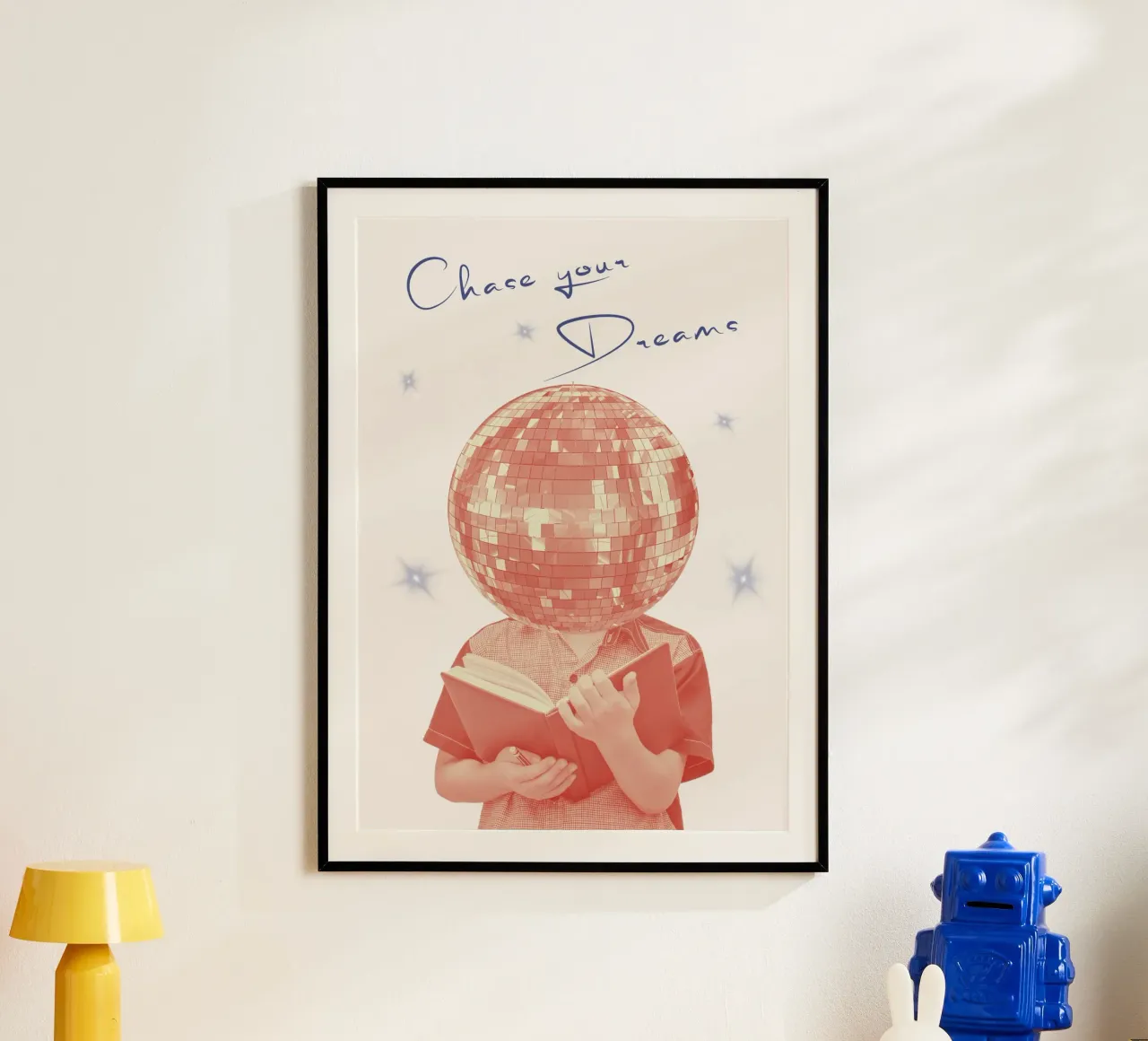 "Chase Your Dreams" Rote Diskokugel Kunstdruck Poster von homdeco