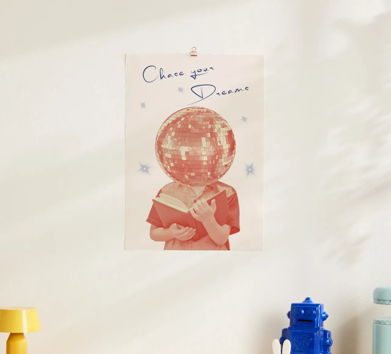 "Chase Your Dreams" Rote Diskokugel Kunstdruck Poster von homdeco
