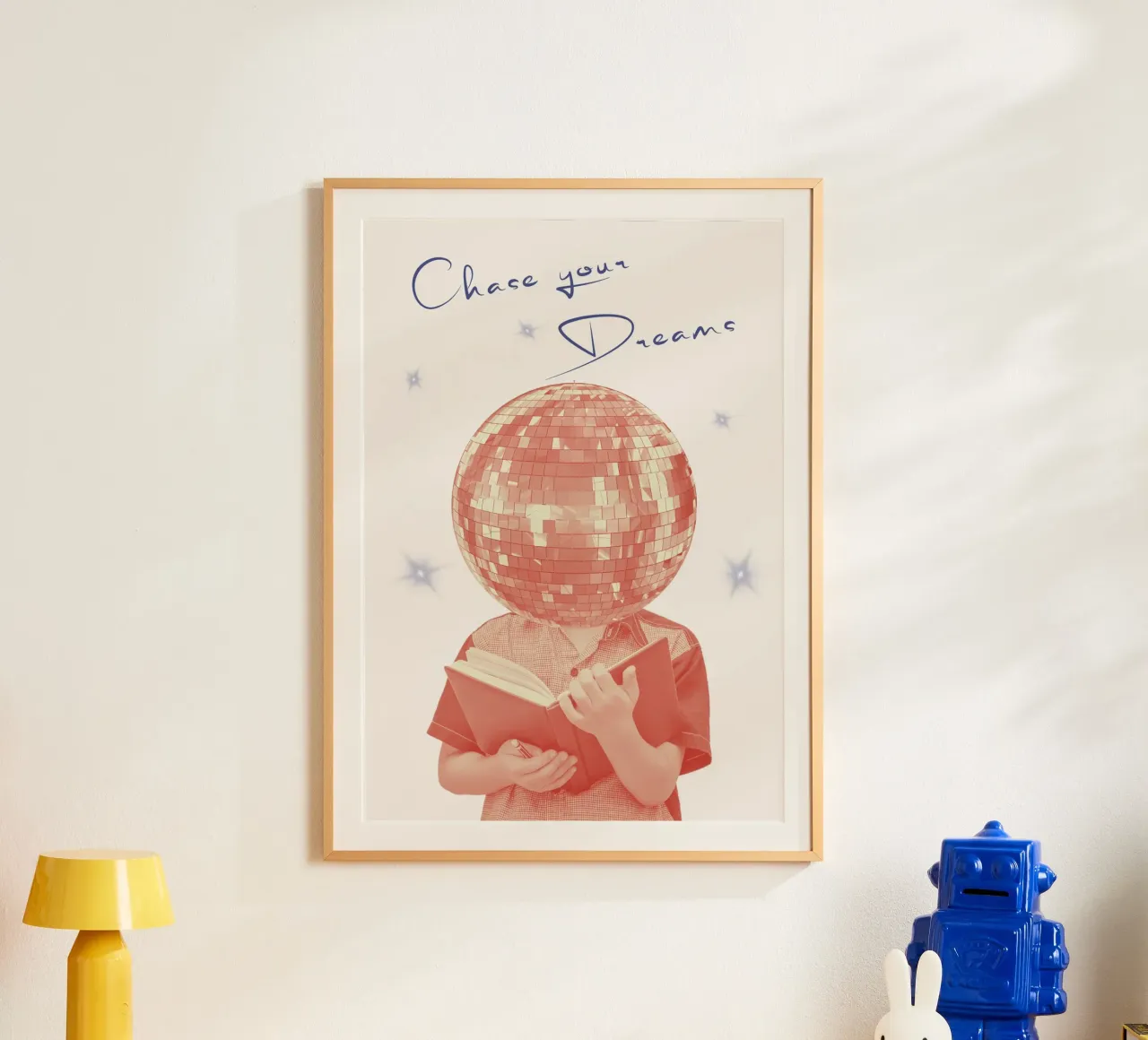 "Chase Your Dreams" Rote Diskokugel Kunstdruck Poster von homdeco