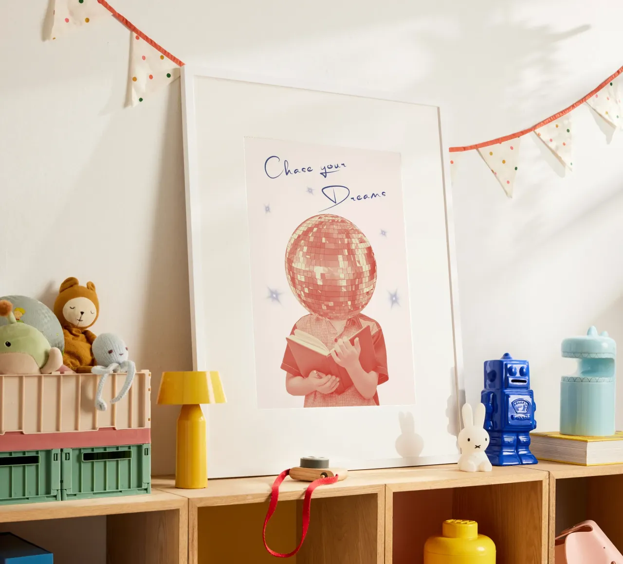 "Chase Your Dreams" Rote Diskokugel Kunstdruck Poster von homdeco