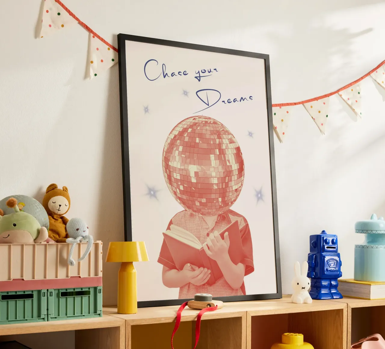 "Chase Your Dreams" Rote Diskokugel Kunstdruck Poster von homdeco