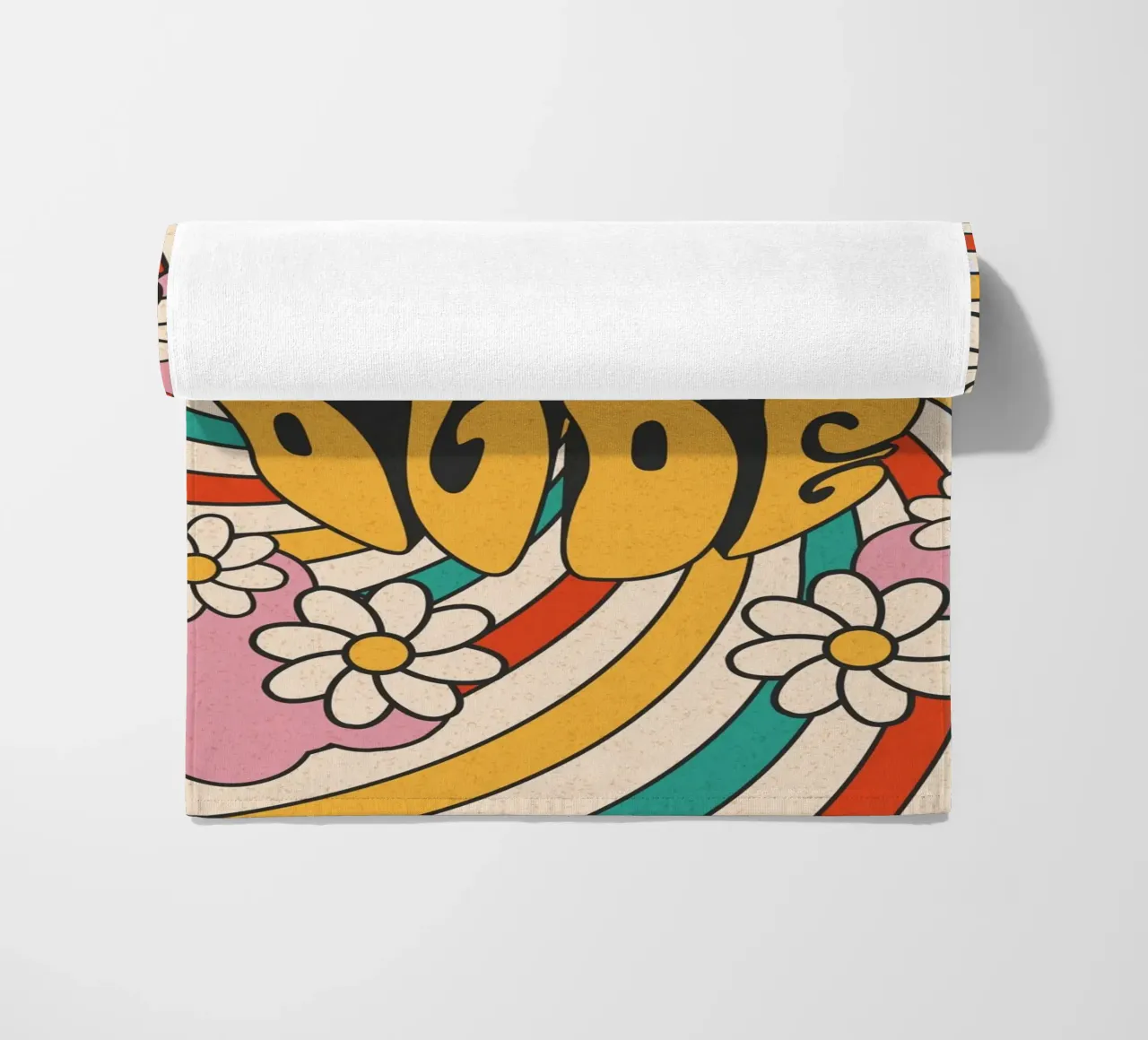 Groovy "Cool Dude" Retro Swirls & Gänseblümchen Kunst Strandtuch von homdeco