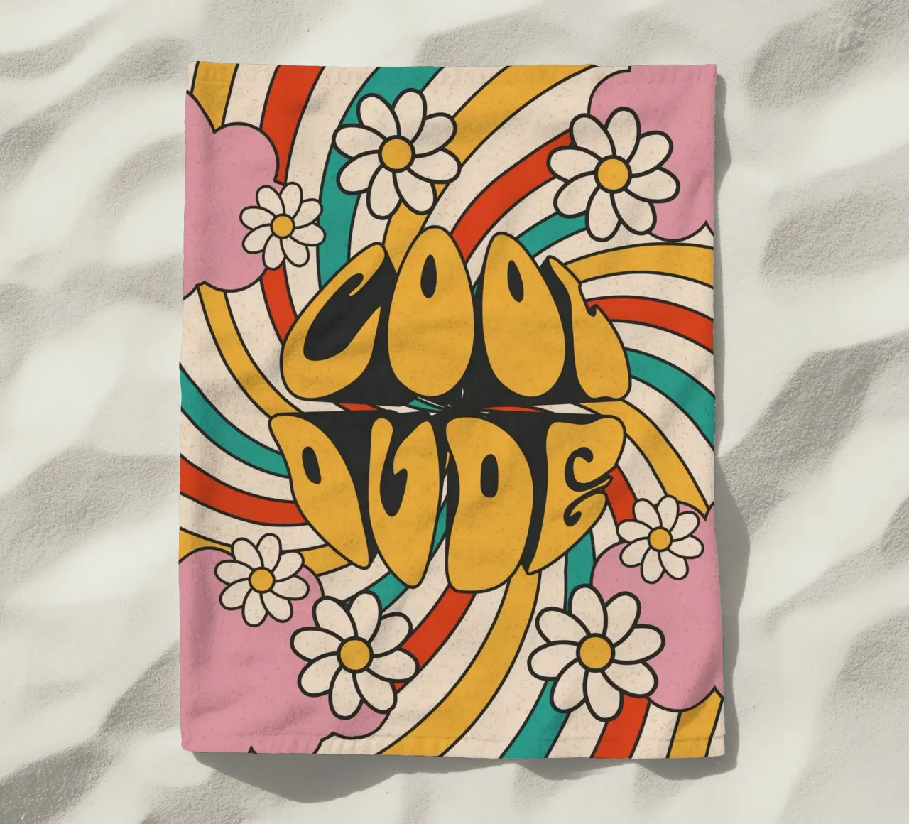 Groovy "Cool Dude" Retro Swirls & Gänseblümchen Kunst Strandtuch von homdeco