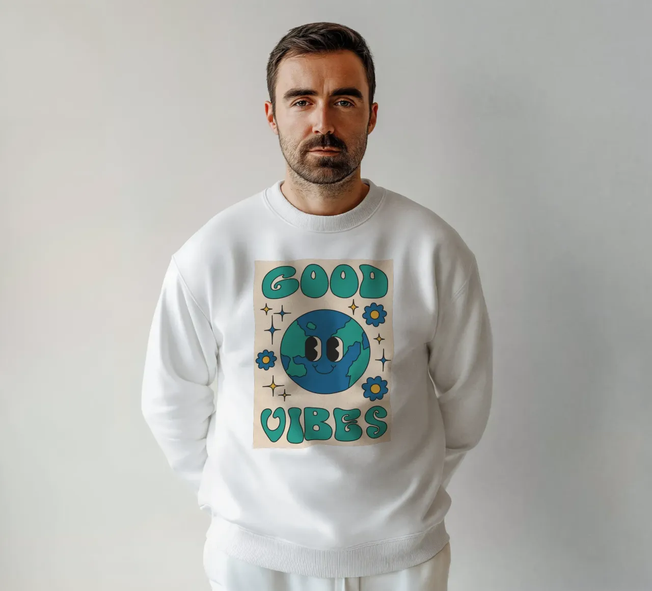 Groovy Good Vibes Earth Day Retro Kunstdruck Sweatshirt von homdeco