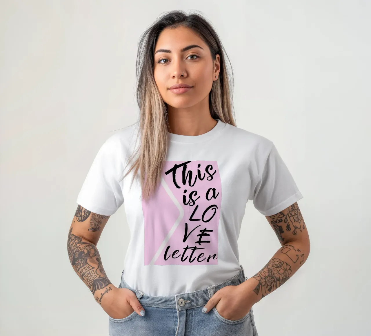 "Questa è una lettera d'amore" - Scrittura rosa e nera t-shirt da homdeco