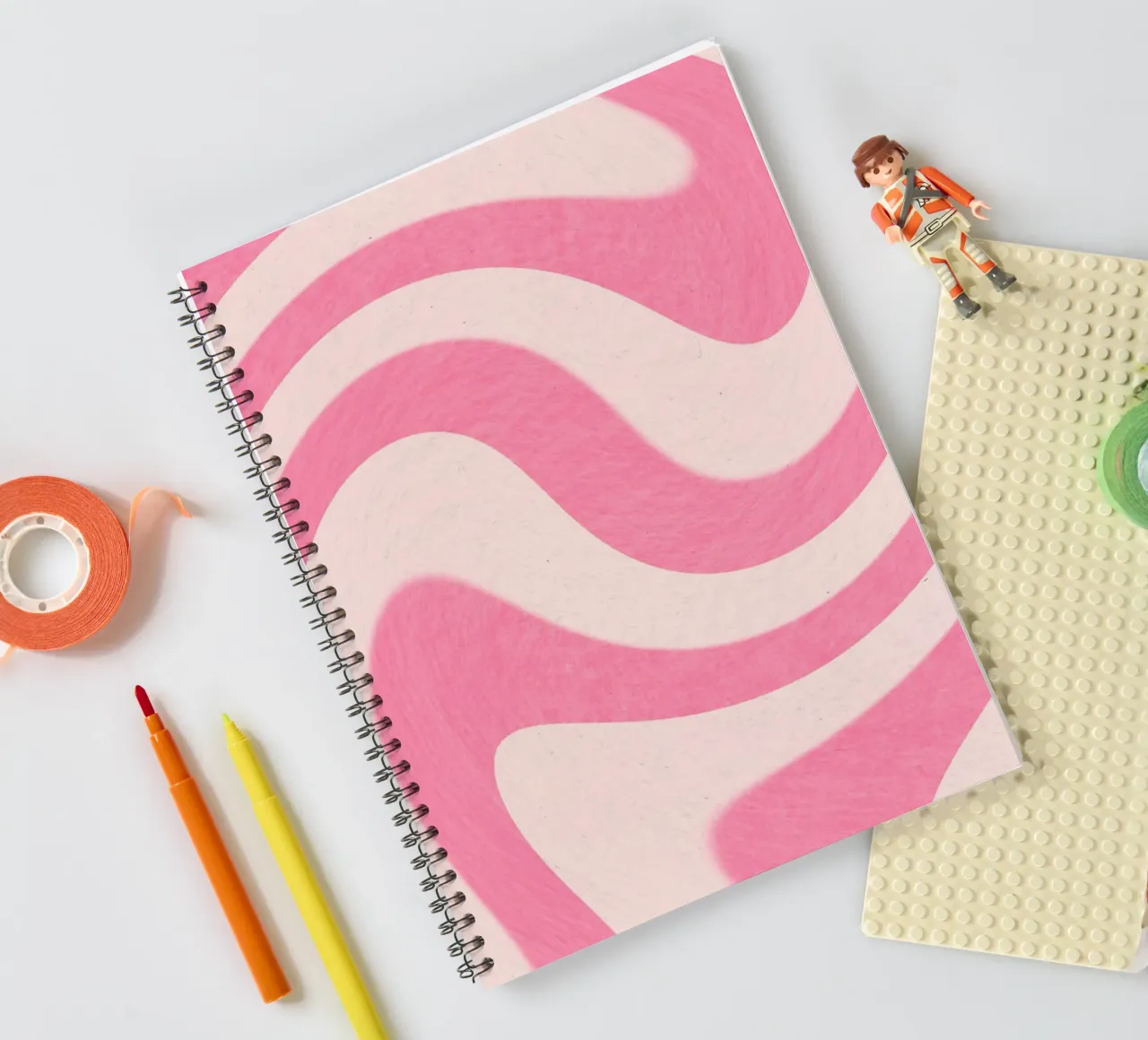 Groovy Roze & Witte Wervelingen - Retro Golvende Kunstdruk notitieboek met spiraal van homdeco