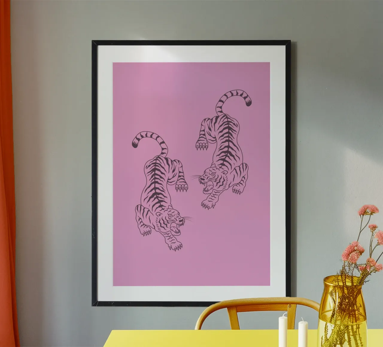 Doppia linea di tigri ruggenti - Stampa artistica rosa e nera poster con telaio in plastica da homdeco
