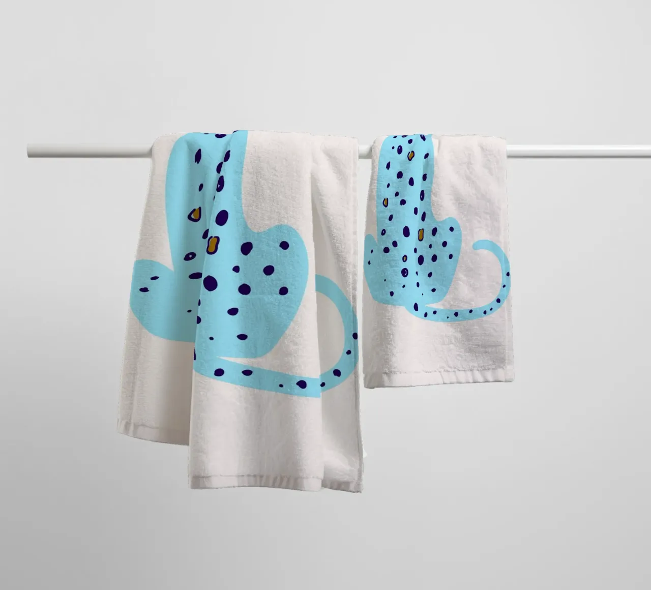 Léopard bleu abstrait - Minimalist Safari Art Print serviette de bain de homdeco
