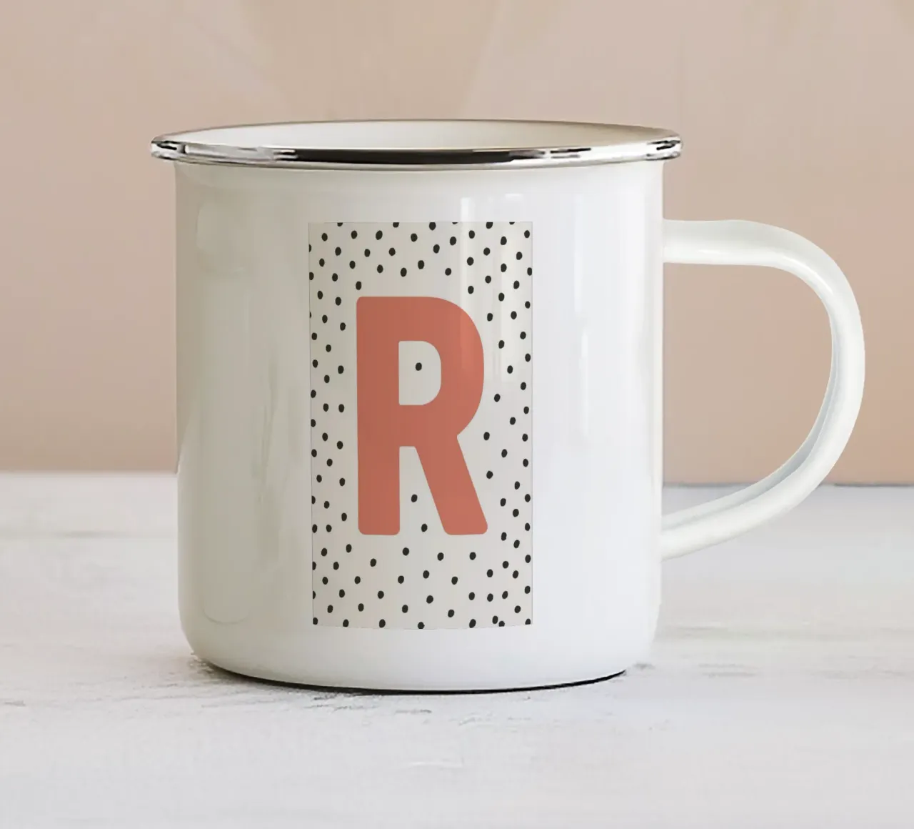 Initiale R auf Punktemuster – Skandinavischer Stil Emaille Tasse von KidzStudio