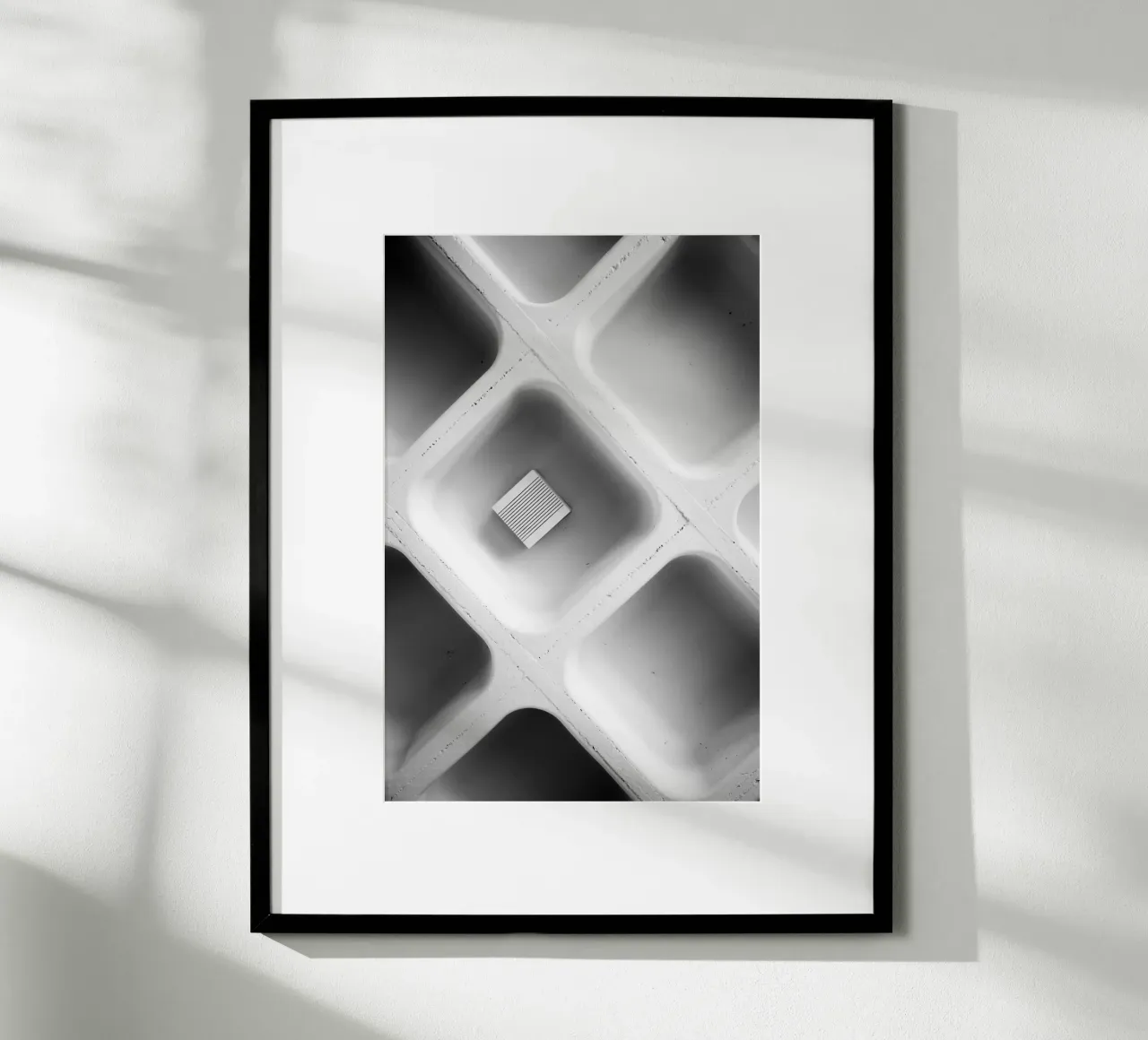 Il suono del silenzio poster con telaio in legno da Tal Paz-Fridman