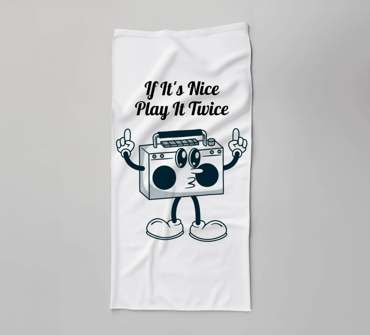 "If It's Nice Play It Twice" Retro Boombox Kunst Handtuch von homdeco