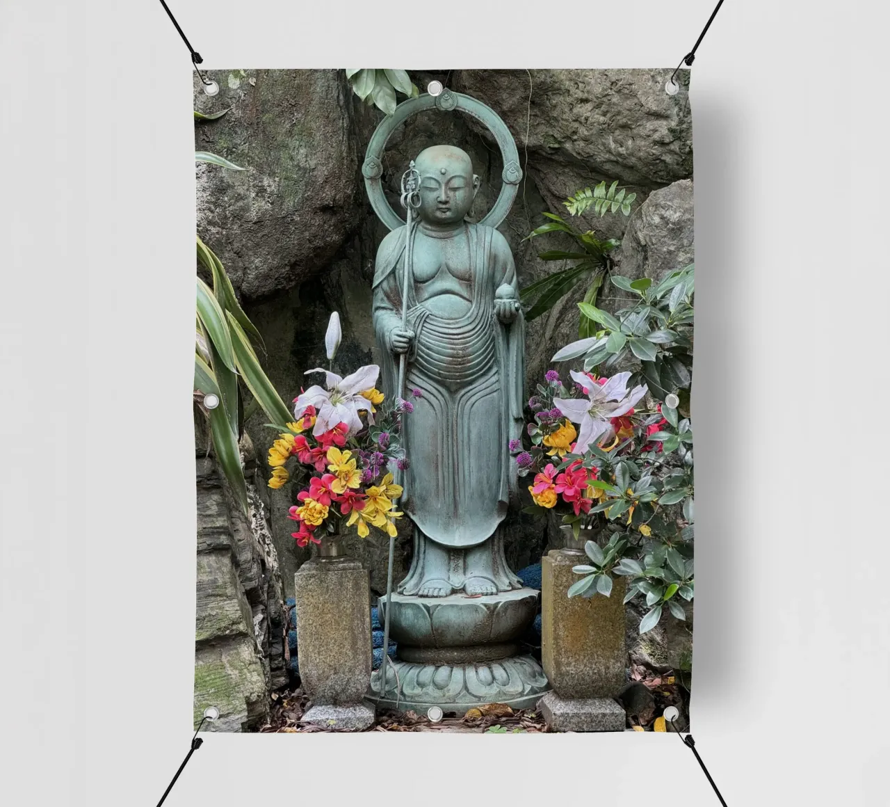 Guardiano della pace in un giardino giapponese telo in pvc da byrieneke